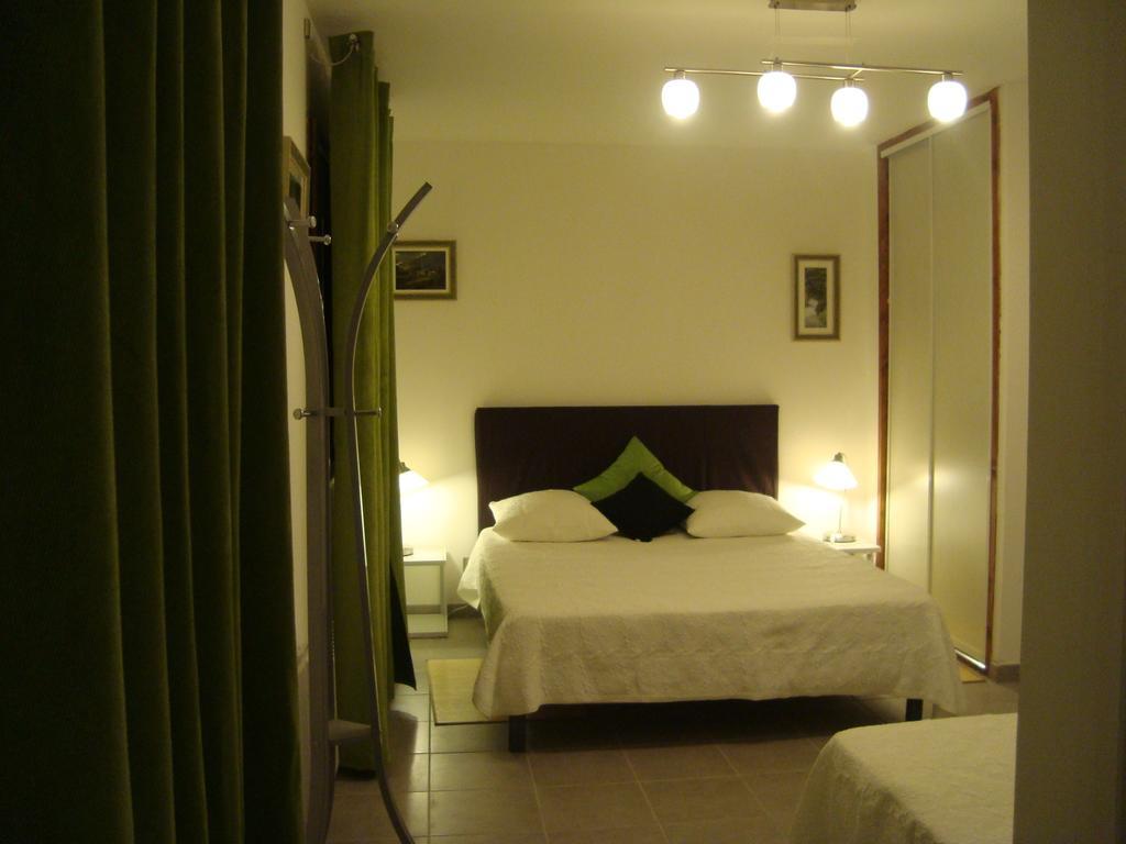 Chambres D'Hotes Les Palmiers De La Cite Carcassonne Bilik gambar