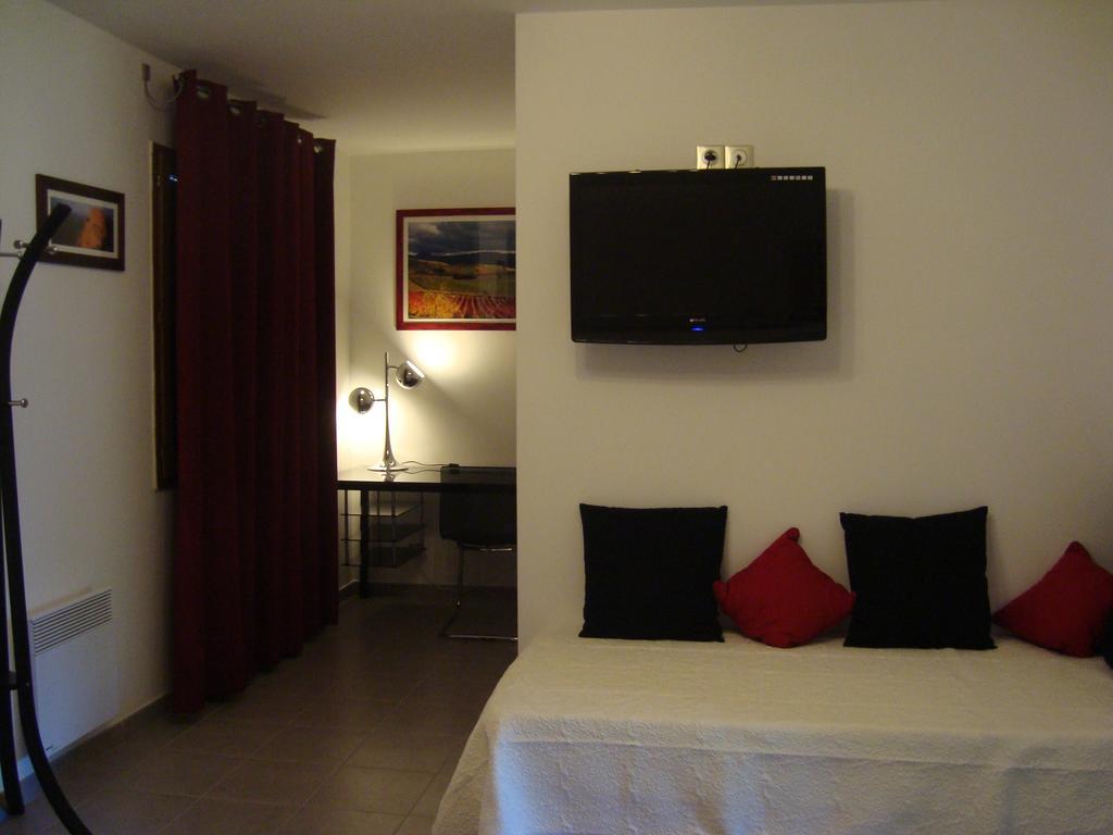 Chambres D'Hotes Les Palmiers De La Cite Carcassonne Bilik gambar